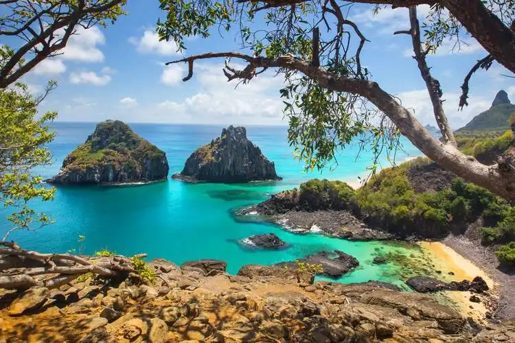 Baa-dos-Porcos-em-Fernando-de-Noronha-rodamundo-1-ezgif.com-jpg-to-webp-converter